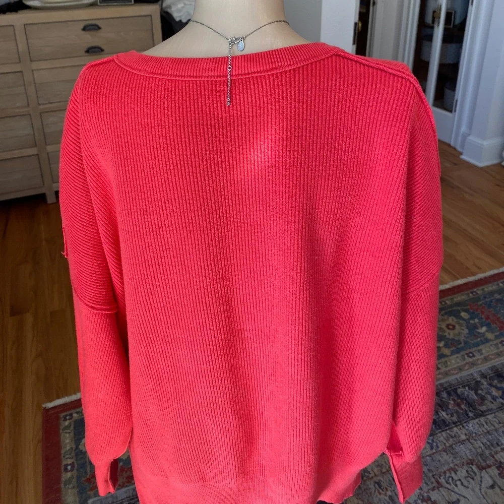 Amazon Coral/Red Sweater - Size L‎